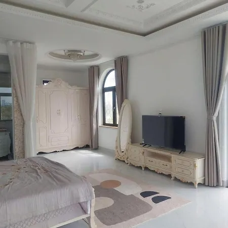 Metropole Legacy Apartment